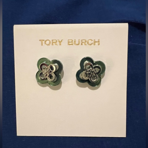 New Tory Burch Kira Clover Stud Earrings in Green and Silver on TB Earring Card - Picture 1 of 4